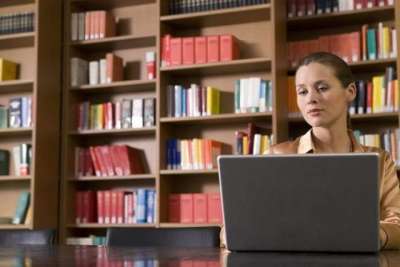 Lavoro per addetti alla catalogazione di libri nelle biblioteche del ministero della Cultura