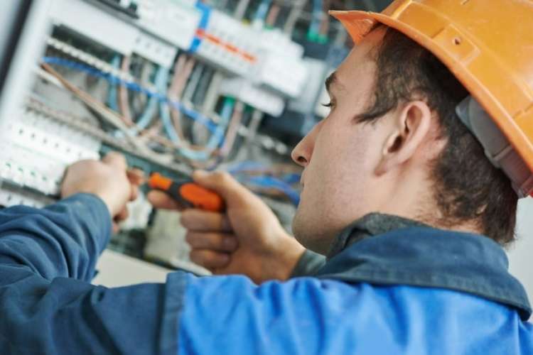 SIMET assume elettricisti, capisquadra, operai e project manager a tempo indeterminato