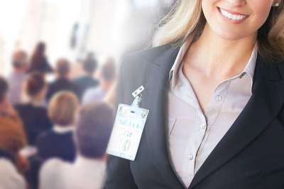 Noto teatro cerca maschere di sala per la sede di Roma