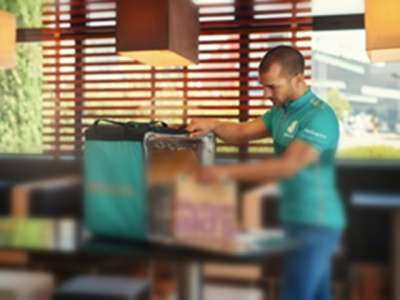 Pranzi e cene a domicilio: Deliveroo cresce e cerca altri 80 ciclofattorini