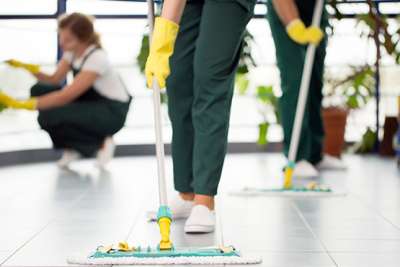 6 addetti alle pulizie per case vacanza in provincia di Latina