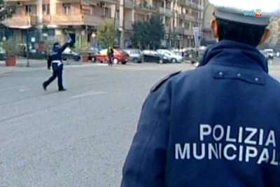 Comune di Napoli: 222 posti per agenti di polizia municipale, funzionari e maestri di sostegno