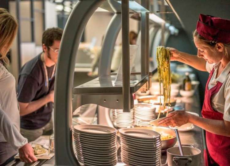 200 NELLA RISTORAZIONE CIR FOOD: BARISTI, CUOCHI, HOSTESS&hellip;