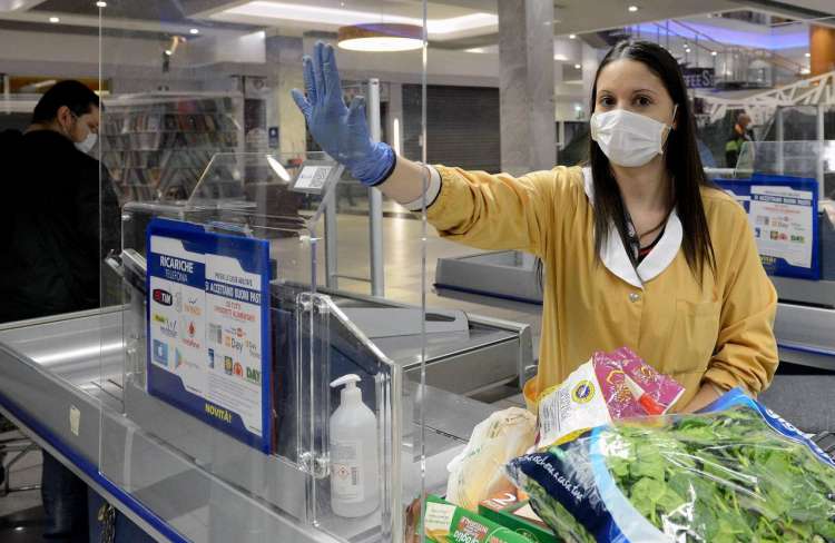 Supermercato della GDO cerca tirocinanti a Roma per attivit&agrave; di cassa e rifornimento reparti e scaffali