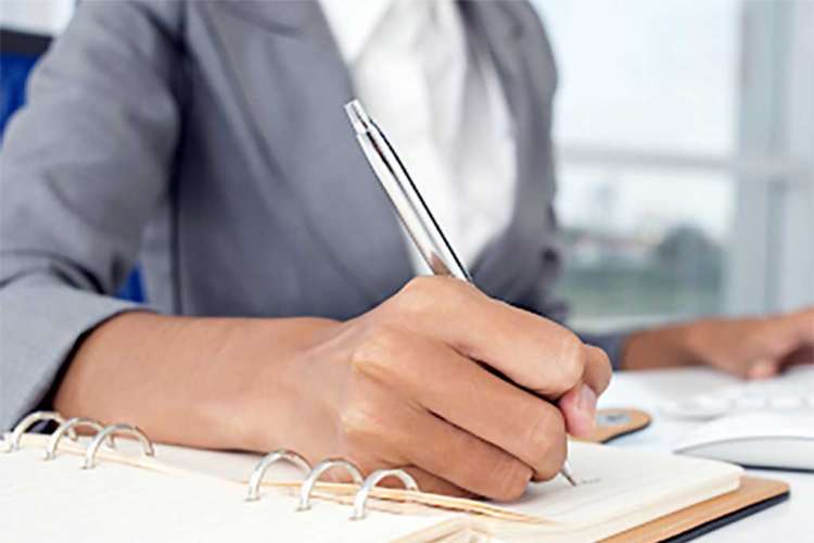 Posto per segretaria in smart working: contratto di un anno. Domande subito