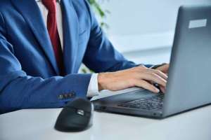 L&rsquo;Editoriale. Un regalo di Natale chiamato lavoro