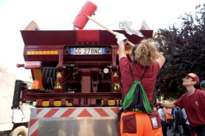 AMA: bando per 100 apprendisti addetti allo spazzamento e raccolta dei rifiuti a Roma