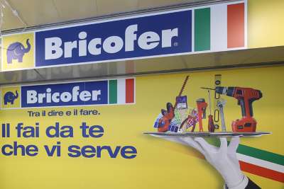 Bricofer cerca consiglieri di vendita, direttori, magazzinieri, responsabili casse e logistica