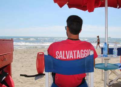 Stabilimenti balneari del litorale laziale cercano 200 assistenti bagnanti