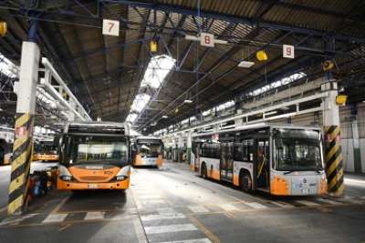 6 manovratori di autobus per rimesse o depositi a Roma