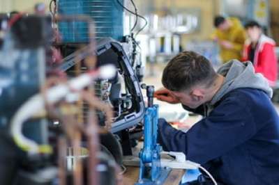 Con la Scuola dei Mestieri impari una professione e poi vieni subito assunto