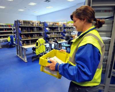 Poste Italiane, 5.000 assunzioni: magazzinieri, neolaureati, operatori di sportello, portalettere