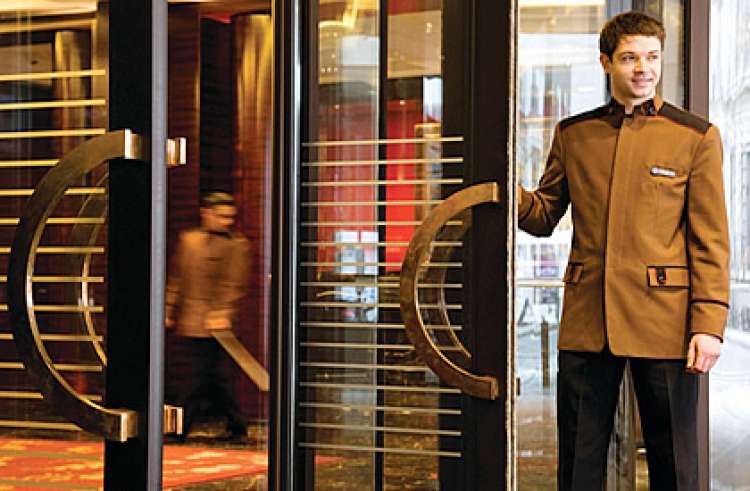 50 facchini e 50 cuochi per strutture alberghiere di Roma