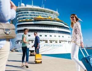 100 nelle crociere del Gruppo Costa: cassieri, cuochi, hostess, infermieri, informatici