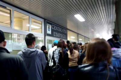 Il Sondaggione. Centri per l&rsquo;impiego da rifare? Cos&igrave; come sono servono a poco. Pollice verso: i Cpi bocciati dal 68% dei lettori