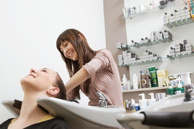 PARRUCCHIERI PER GIORNATE IN FARMACIA NEL LAZIO: &euro; 160 AL GIORNO