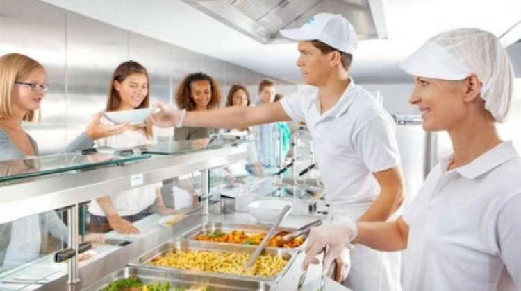 10 addetti mensa per scuole e RSA