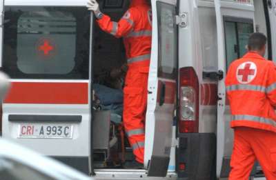 LA CROCE ROSSA SELEZIONA AUTISTI AMBULANZA, INFERMIERI...