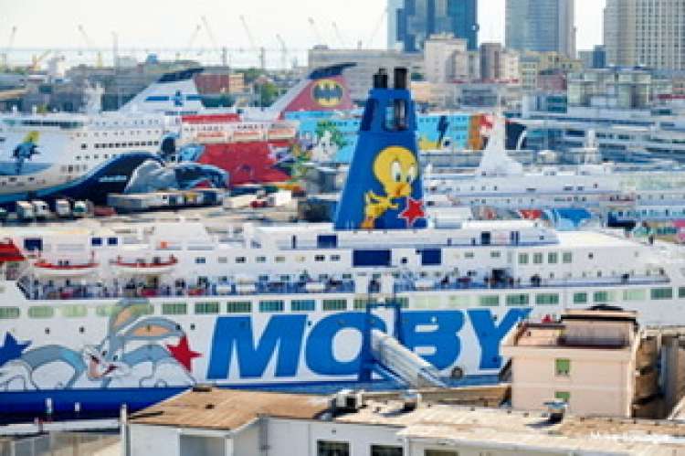 Personale di coperta e di macchina (camerieri, cuochi, operai): per 270 imbarco sulle navi  di Moby e Tirrenia