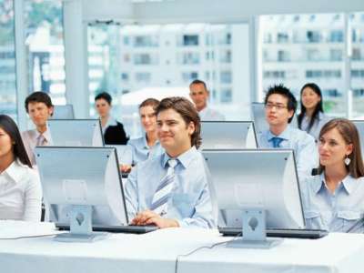 ANGELINI: ANALISTI E SPECIALISTI A POMEZIA (RM), STAGE AD ANCONA