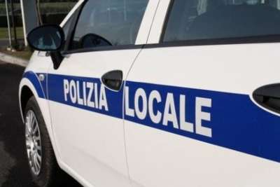 12 AL COMUNE DI TRIESTE: AGENTI DI POLIZIA LOCALE E FUNZIONARI