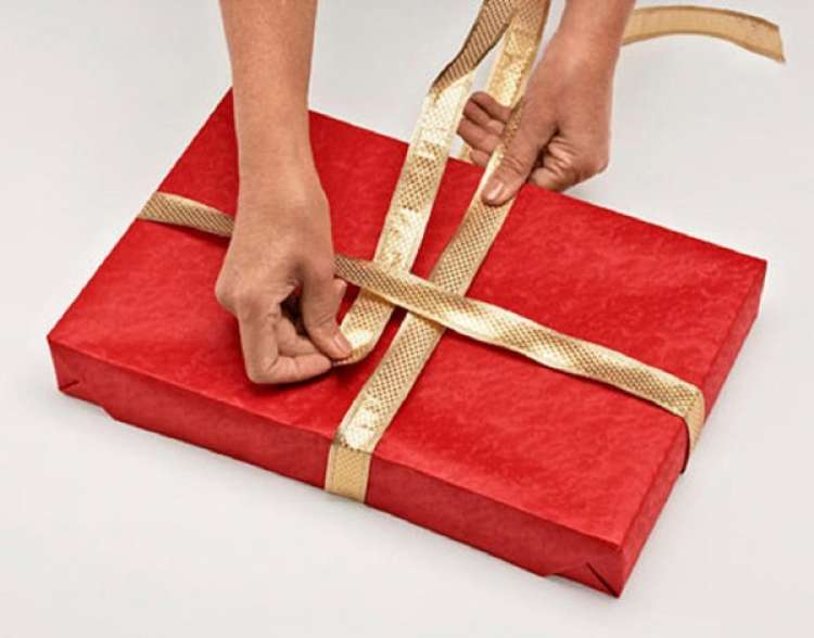 ADDETTI AL PACKAGING, HOSTESS E STEWARD PER IL PERIODO NATALIZIO