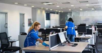 25 addetti alle pulizie per uffici ed esercizi commerciali di Roma