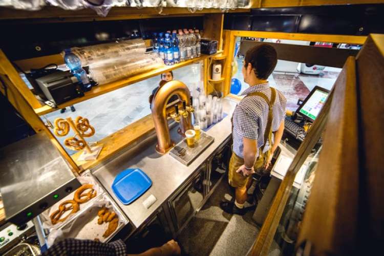 Birrerie/ristoranti Lowengrube: 40 per un muovo locale. Servono soprattutto camerieri e cuochi