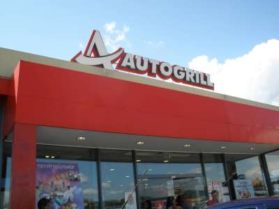 Autogrill in Italia ne chiama 150: benzinai, camerieri, cuochi, manager&hellip;