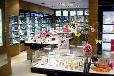 STAZIONE TERMINI. 10 COMMESSI NEL CAMPO DELLA GIOIELLERIA