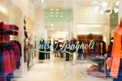 SALES ASSISTANT E STORE MANAGER: 40 CON LUISA SPAGNOLI