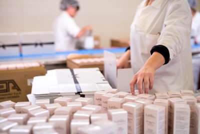 10 addetti al confezionamento gadget in provincia di Milano