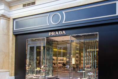 Contabili, designer, modelliste, responsabili, sarte: 40 nel made in Italy firmato Prada