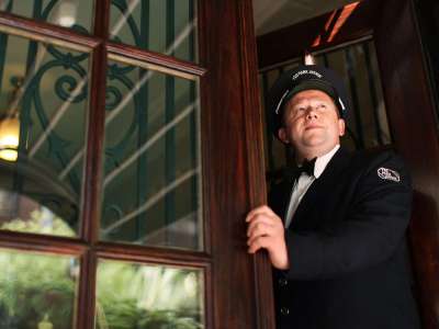 60 posti negli alberghi di Roma per camerieri ai piani, camerieri di sala e facchini