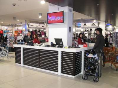 Addetti alla vendita articoli sportivi per i negozi S85 a Roma e Latina