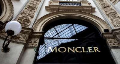 Commessi, designer, operatori, tirocinanti: 63 nei piumini del brand Moncler