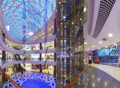 300 NEL NUOVO SHOPPING CENTER A DUE PASSI DAL VATICANO