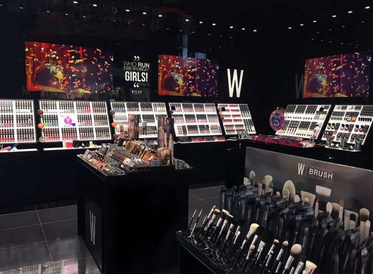 LA RETE DEI NEGOZI WYCON APRE LE PORTE AL PERSONALE