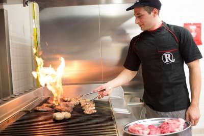 Roadhouse cerca addetti sala e cucina per il ristorante di Roma Centro