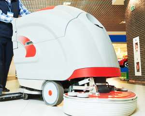 10 addetti alle pulizie per i centri commerciali in zona Anagnina e Porta di Roma