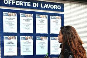 I posti delle feste delle agenzie per il lavoro: alberghi, negozi e ristorazione fanno il pieno