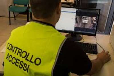 Adecco seleziona addetti controllo accessi per Istituti di credito a Roma