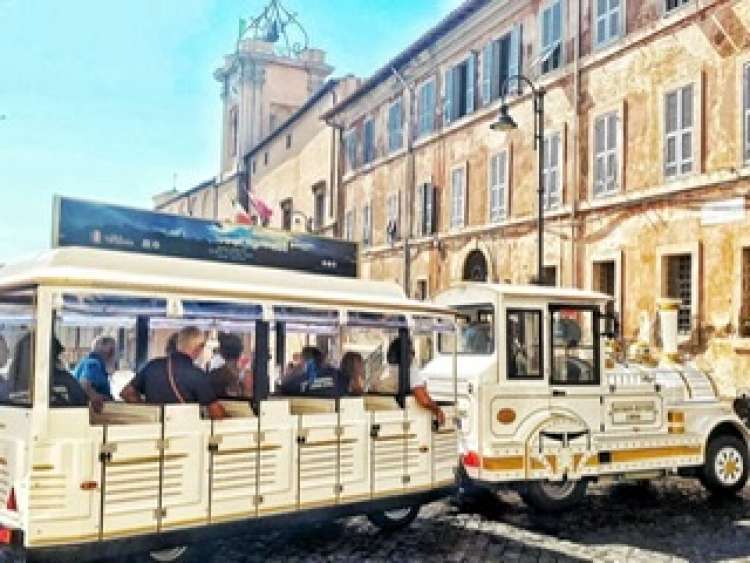 Sali in carrozza: sul &ldquo;trenino dei posti&rdquo; 373 opportunit&agrave; d&rsquo;impiego