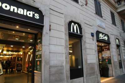 MCDONALD'S CERCA ADDETTI/E SALA E CUCINA PER IL RISTORANTE DI PIAZZA DI SPAGNA A ROMA