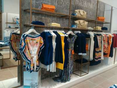 Commesse e store manager da Napoli a Milano: 10 nei jeans di Fracomina