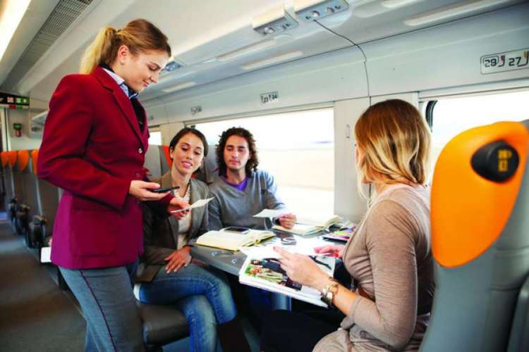 Hostess e steward per servizi di ristorazione bordo treno a Roma