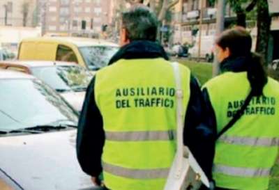 Il Comune di Erba assume ausiliario della sosta a tempo indeterminato