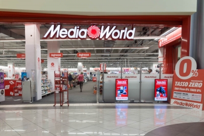 40 CASSIERI, COMMESSI E RESPONSABILI PER I NEGOZI MEDIA WORLD