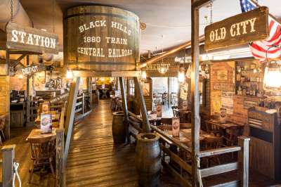 A Roma Old Wild West cerca 10 camerieri per un nuovo locale sulla via Nomentana