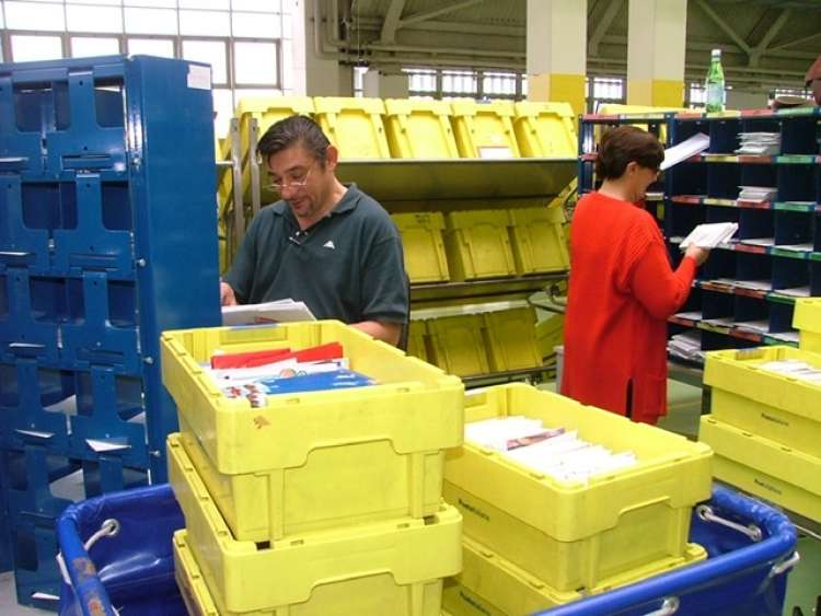 Poste Italiane: 1.000 posti per addetti alla logistica, consulenti, operatori di sportello e portalettere